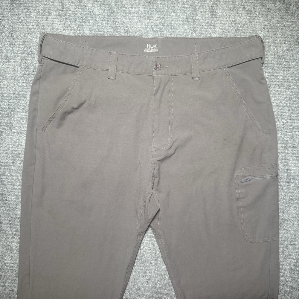 Huk Pants Men XL Gray Performance Cargo Khakis Stretch Zip Pockets Outdoor